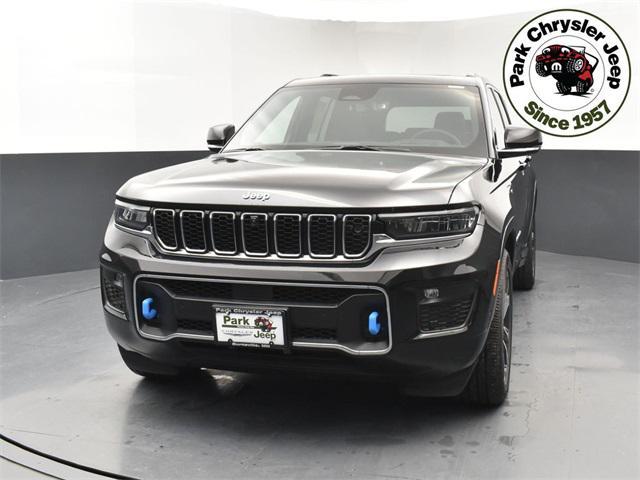 Photo of 2024 Diamond Black Crystal Pearlcoat Jeep Grand Cherokee 4xe