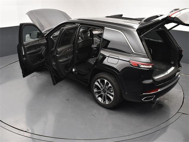 Photo of 2024 Diamond Black Crystal Pearlcoat Jeep Grand Cherokee 4xe