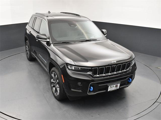 Photo of 2024 Diamond Black Crystal Pearlcoat Jeep Grand Cherokee 4xe