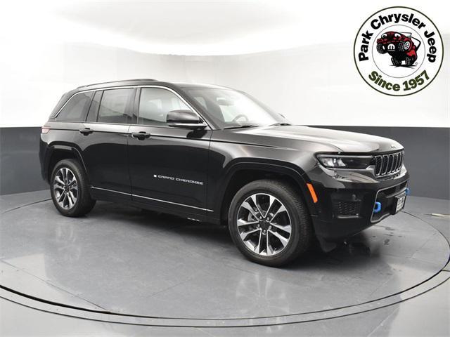 Photo of 2024 Diamond Black Crystal Pearlcoat Jeep Grand Cherokee 4xe