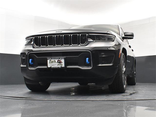 Photo of 2024 Diamond Black Crystal Pearlcoat Jeep Grand Cherokee 4xe