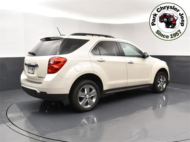 Photo of 2015 White Diamond Tricoat Chevrolet Equinox
