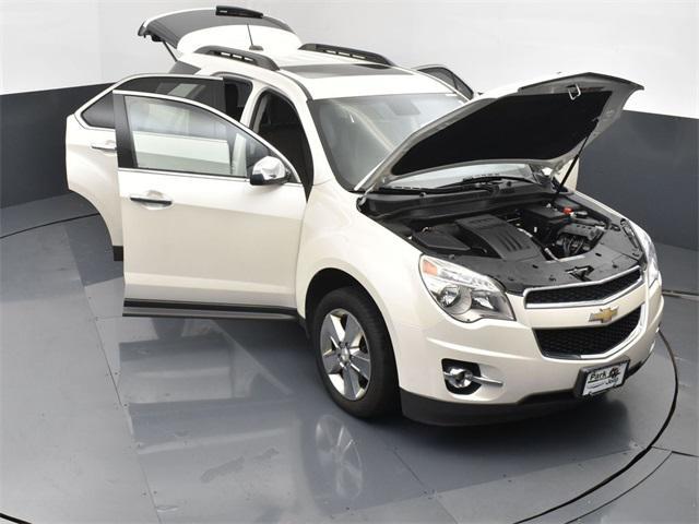 Photo of 2015 White Diamond Tricoat Chevrolet Equinox