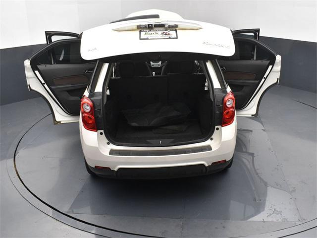 Photo of 2015 White Diamond Tricoat Chevrolet Equinox