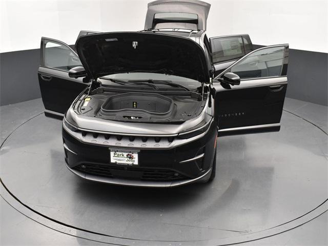Photo of 2025 Diamond Black Crystal Pearlcoat Jeep Wagoneer S