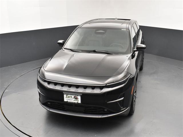Photo of 2025 Diamond Black Crystal Pearlcoat Jeep Wagoneer S