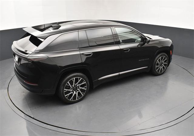 Photo of 2025 Diamond Black Crystal Pearlcoat Jeep Wagoneer S