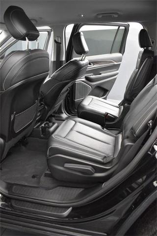 Photo of 2021 Diamond Black Crystal Pearlcoat Jeep Grand Cherokee L