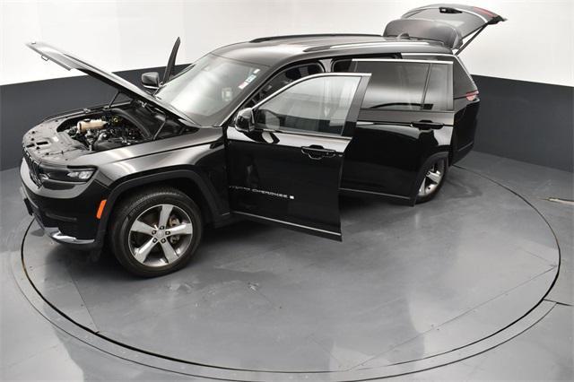 Photo of 2021 Diamond Black Crystal Pearlcoat Jeep Grand Cherokee L