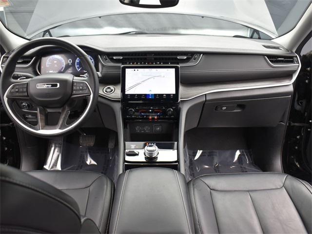 Photo of 2021 Diamond Black Crystal Pearlcoat Jeep Grand Cherokee L