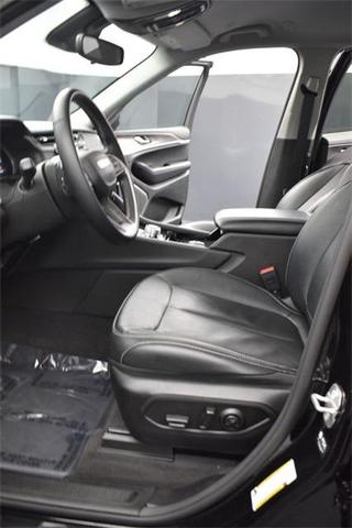 Photo of 2021 Diamond Black Crystal Pearlcoat Jeep Grand Cherokee L