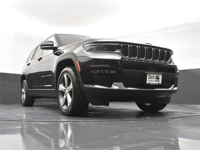 Photo of 2021 Diamond Black Crystal Pearlcoat Jeep Grand Cherokee L