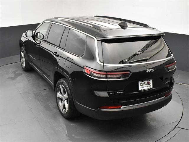 Photo of 2021 Diamond Black Crystal Pearlcoat Jeep Grand Cherokee L
