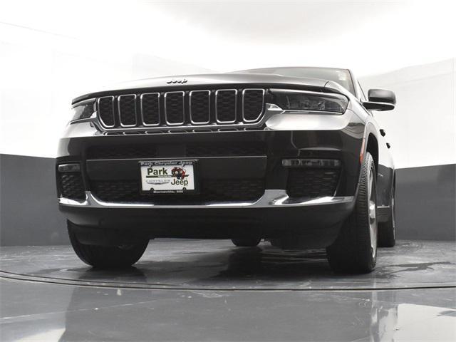 Photo of 2021 Diamond Black Crystal Pearlcoat Jeep Grand Cherokee L