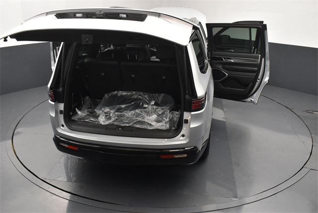 Photo of 2025 Silver Zynith Jeep Wagoneer