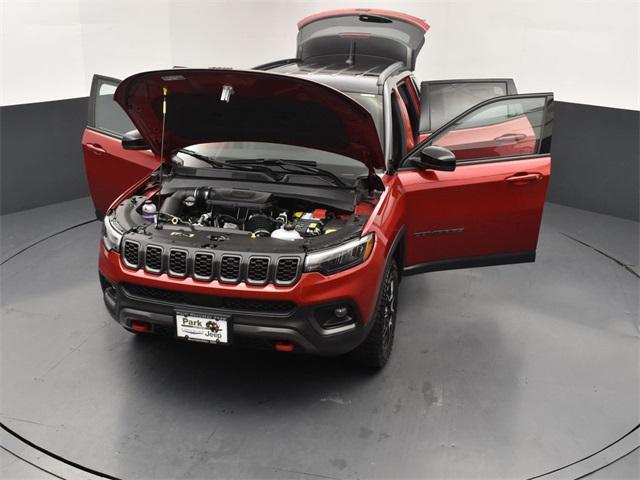 Photo of 2025 Red Hot Pearlcoat Jeep Compass
