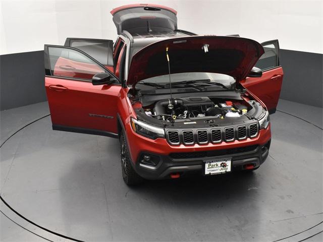 Photo of 2025 Red Hot Pearlcoat Jeep Compass