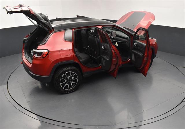 Photo of 2025 Red Hot Pearlcoat Jeep Compass