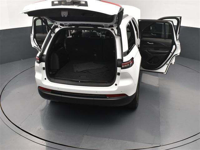 Photo of 2023 Bright White Clearcoat Jeep Grand Cherokee