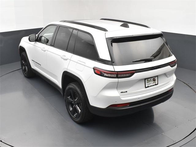 Photo of 2023 Bright White Clearcoat Jeep Grand Cherokee