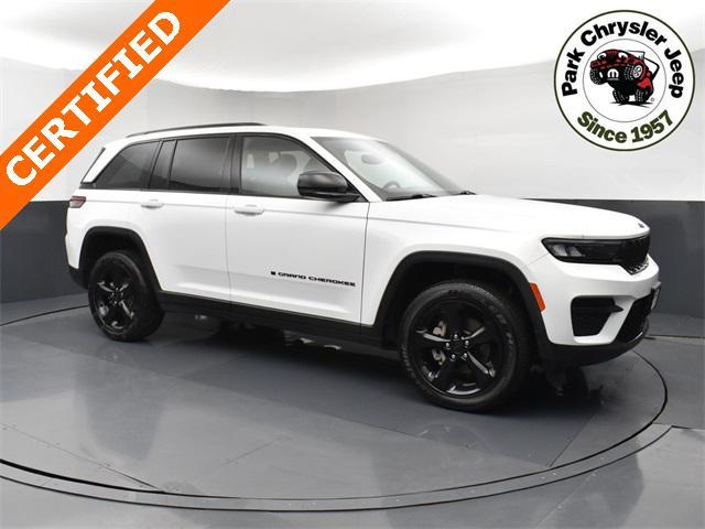Photo of 2023 Bright White Clearcoat Jeep Grand Cherokee