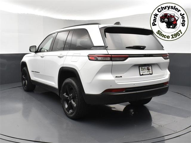 Photo of 2023 Bright White Clearcoat Jeep Grand Cherokee