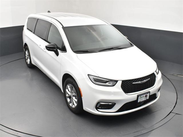 Photo of 2025 Bright White Clearcoat Chrysler Pacifica
