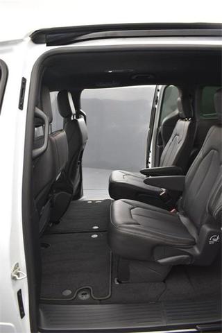 Photo of 2025 Bright White Clearcoat Chrysler Pacifica
