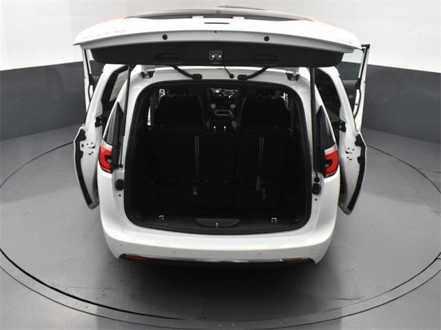 Photo of 2025 Bright White Clearcoat Chrysler Pacifica