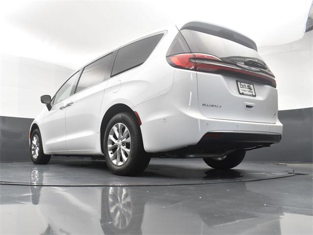 Photo of 2025 Bright White Clearcoat Chrysler Pacifica