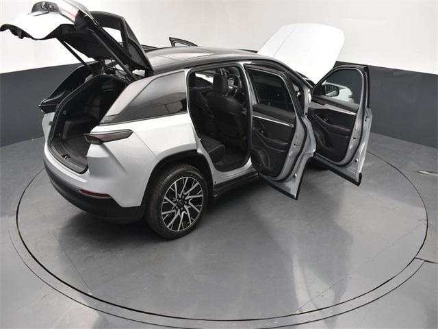 Photo of 2025 Silver Zynith Clearcoat Jeep Wagoneer S