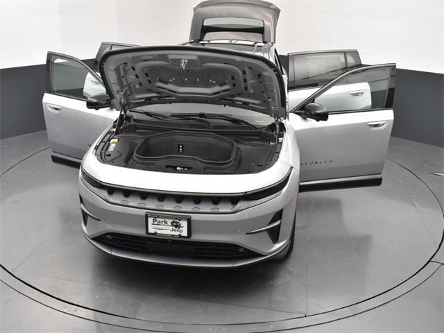 Photo of 2025 Silver Zynith Clearcoat Jeep Wagoneer S