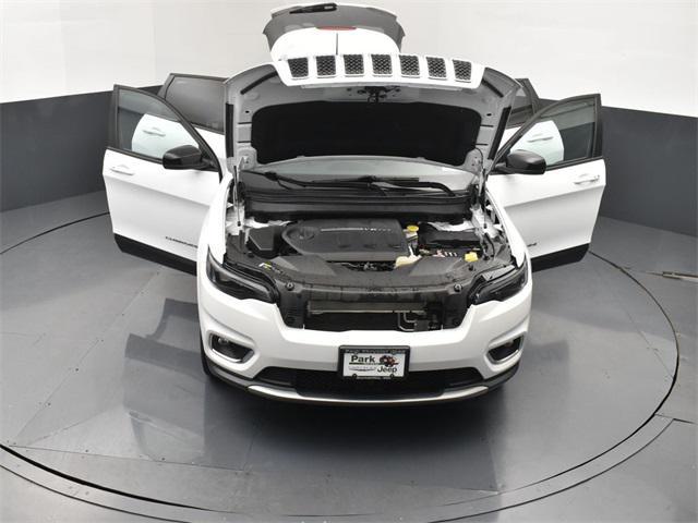 Photo of 2022 Bright White Clearcoat Jeep Cherokee