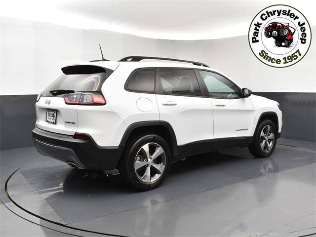 Photo of 2022 Bright White Clearcoat Jeep Cherokee