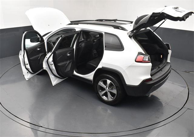 Photo of 2022 Bright White Clearcoat Jeep Cherokee
