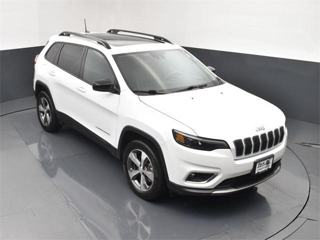 Photo of 2022 Bright White Clearcoat Jeep Cherokee