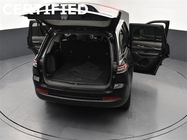 Photo of 2023 Diamond Black Crystal Pearlcoat Jeep Grand Cherokee