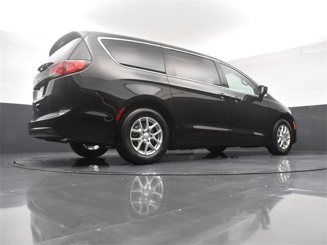 Photo of 2025 Diamond Black Crystal Pearlcoat Chrysler Voyager