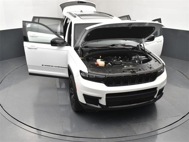 Photo of 2024 Bright White Clearcoat Jeep Grand Cherokee L
