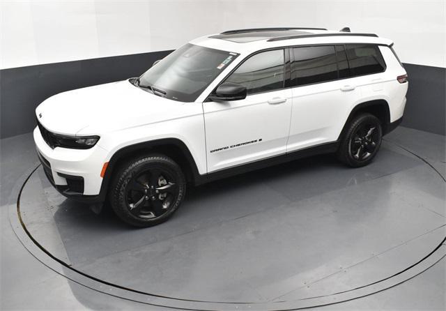 Photo of 2024 Bright White Clearcoat Jeep Grand Cherokee L