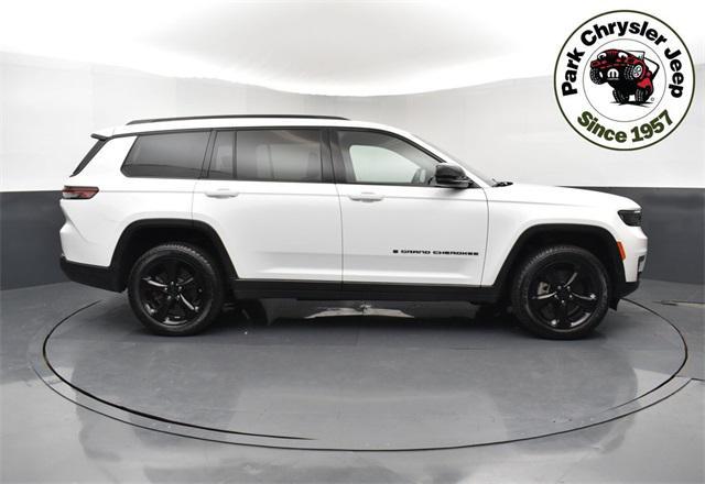 Photo of 2024 Bright White Clearcoat Jeep Grand Cherokee L