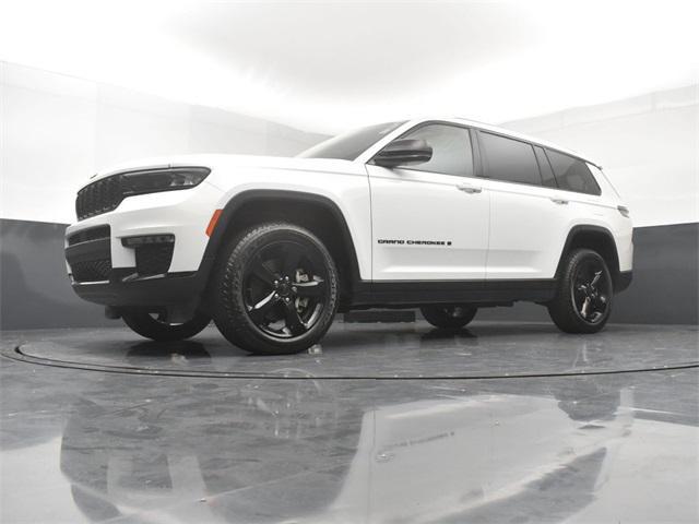 Photo of 2024 Bright White Clearcoat Jeep Grand Cherokee L
