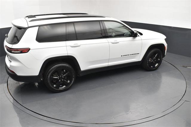 Photo of 2024 Bright White Clearcoat Jeep Grand Cherokee L