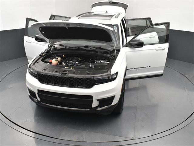 Photo of 2024 Bright White Clearcoat Jeep Grand Cherokee L