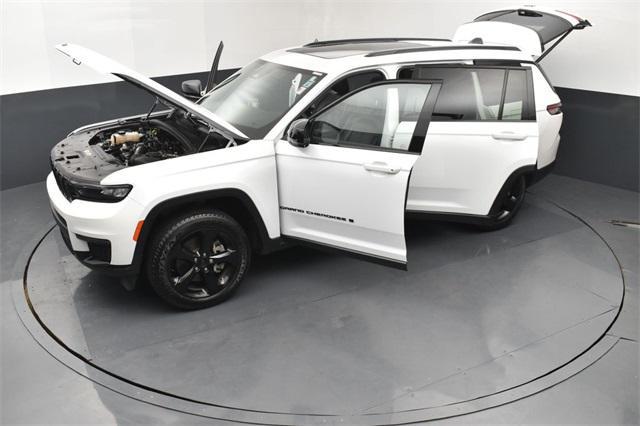 Photo of 2024 Bright White Clearcoat Jeep Grand Cherokee L