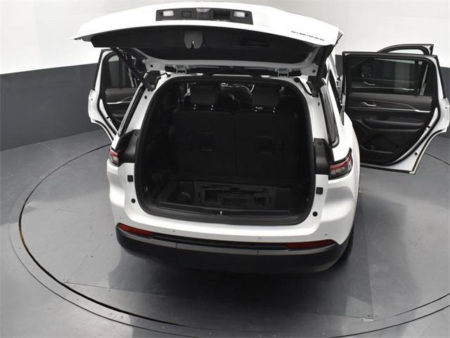 Photo of 2024 Bright White Clearcoat Jeep Grand Cherokee L
