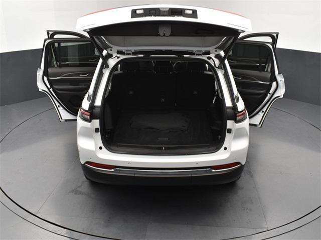 Photo of 2022 Bright White Clearcoat Jeep Grand Cherokee