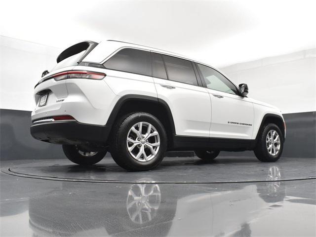 Photo of 2022 Bright White Clearcoat Jeep Grand Cherokee