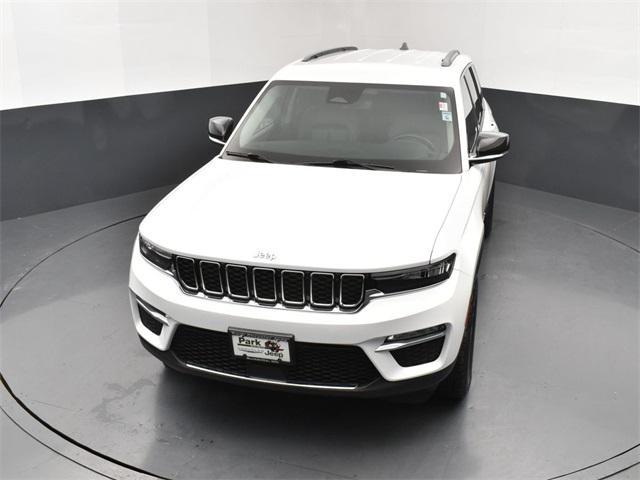 Photo of 2022 Bright White Clearcoat Jeep Grand Cherokee