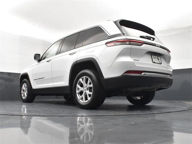 Photo of 2022 Bright White Clearcoat Jeep Grand Cherokee